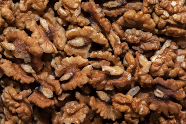 WALNUTS LIGHT HALVES 20% AND PIECES 80% USA 11.34KG